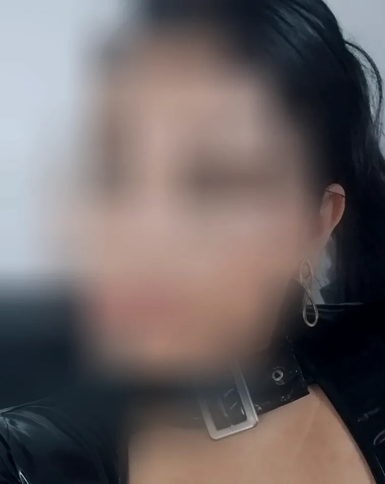 Elvira, 35