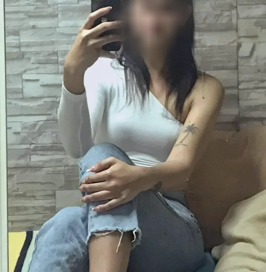 Jasmine, 32