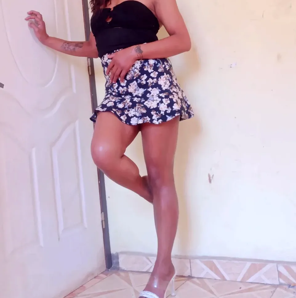 Leila, 27