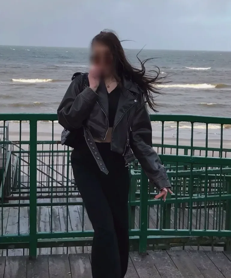 Olivia, 20